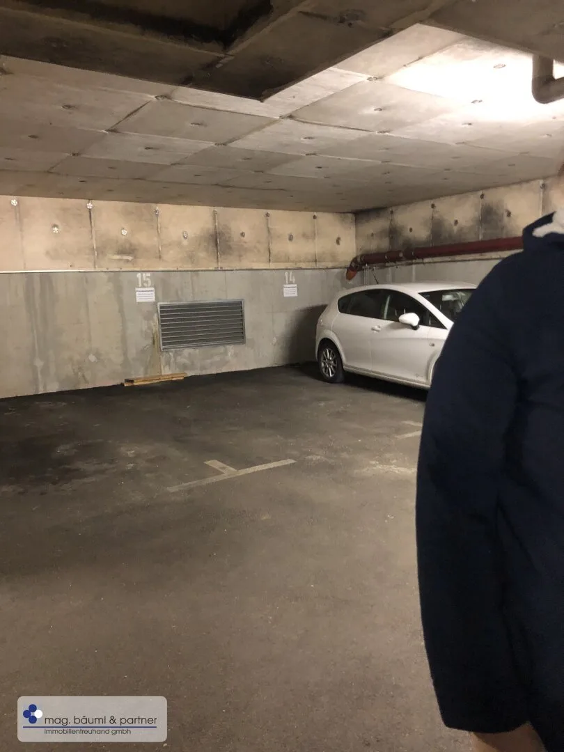 IM ZENTRUM VON STOCKERAU GUT ZU BEFAHRENDER TIEFGARAGENPLATZ ZU MIETEN