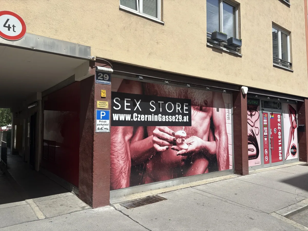 Rendite ca. 6,53% ! Wohnungseigentumspaket mit 3 Geschäftslokalen!