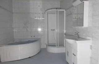 96 m2 Wohnung mit Wärmedämmung, Nähe Park, Infrarotheizung, Badewanne
