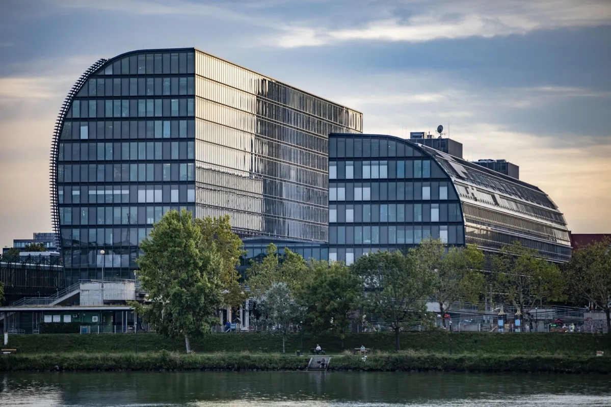 Moderne Büroflächen im Rivergate