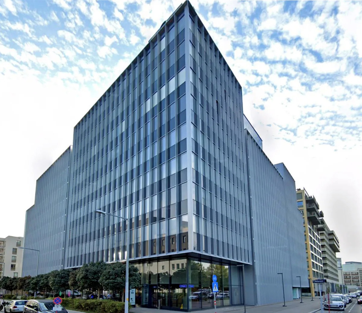 Moderne Bürofläche mit Terrasse beim Donaukanal
