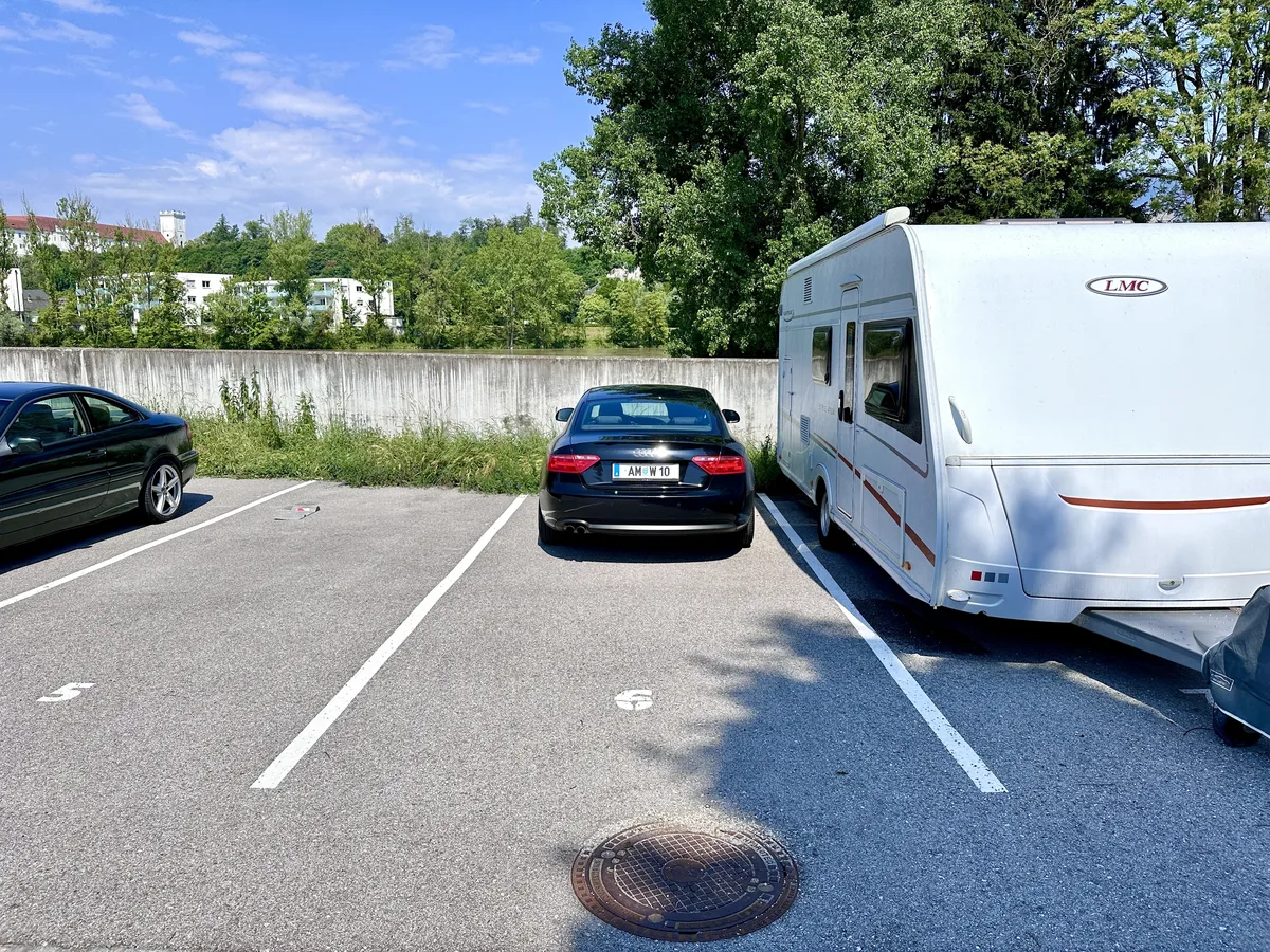 Großer Parkplatz