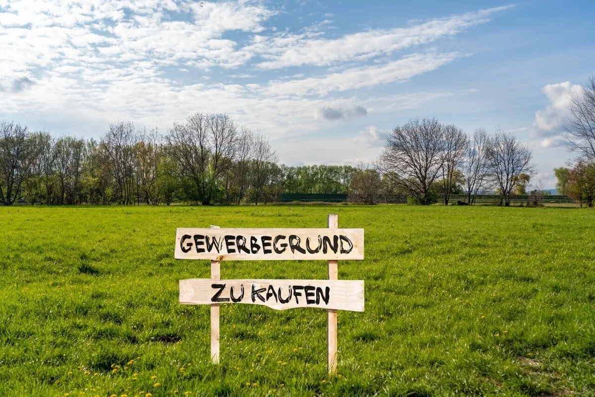 Ebreichsdorf: Betriebsbaugrundstück ca. 4.000 m² (nicht teilbar) in frequenter Lage zu kaufen
