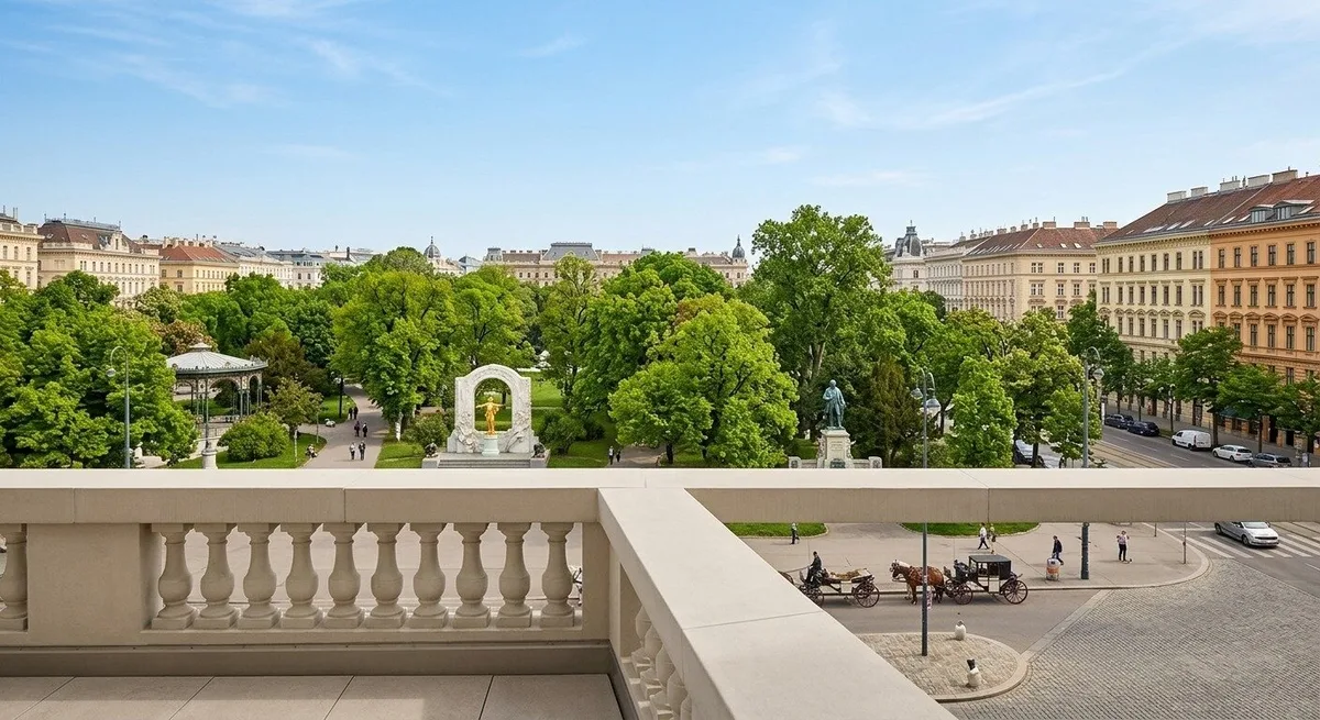 5 BEDROOMS LUXURY RESIDENCE IN ICONIC VIENNA HOTEL !!!