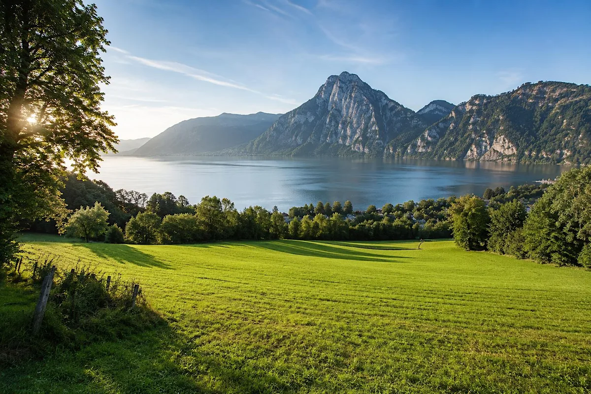 13 ha landwirtschaftliche Flächen mit kleinem Wald im Bezirk GMUNDEN - sehr schöne seenahe Lage!