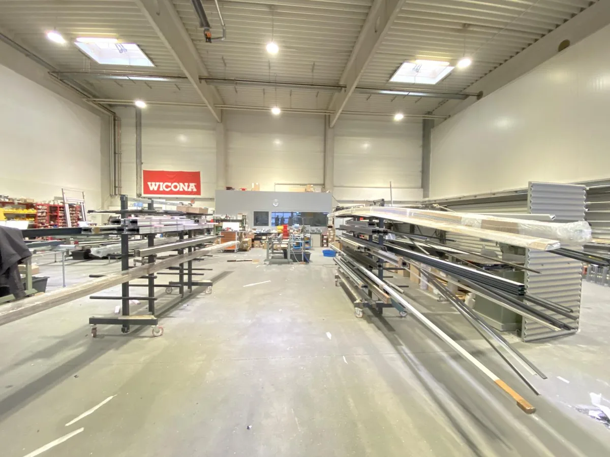 Hallen- und Bürokombination in Top Lage an der A2