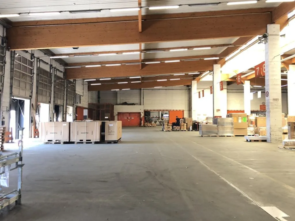 Hallenfläche mit Büro im Süden von Graz