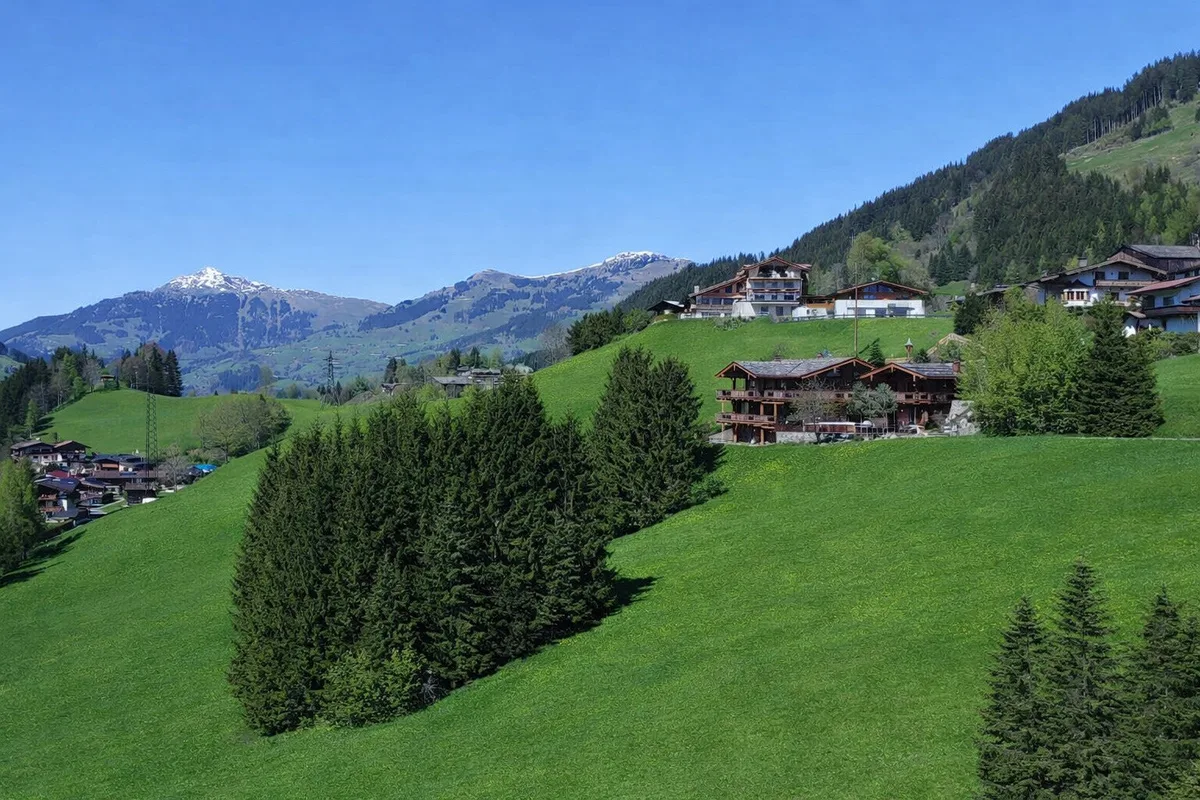 Baugrundstück in sonniger Hanglage mit genehmigter Projektierung